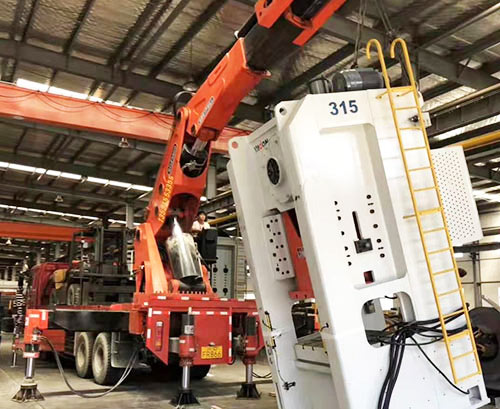 河东区街道附近随车吊出租，轻松解决运输难题