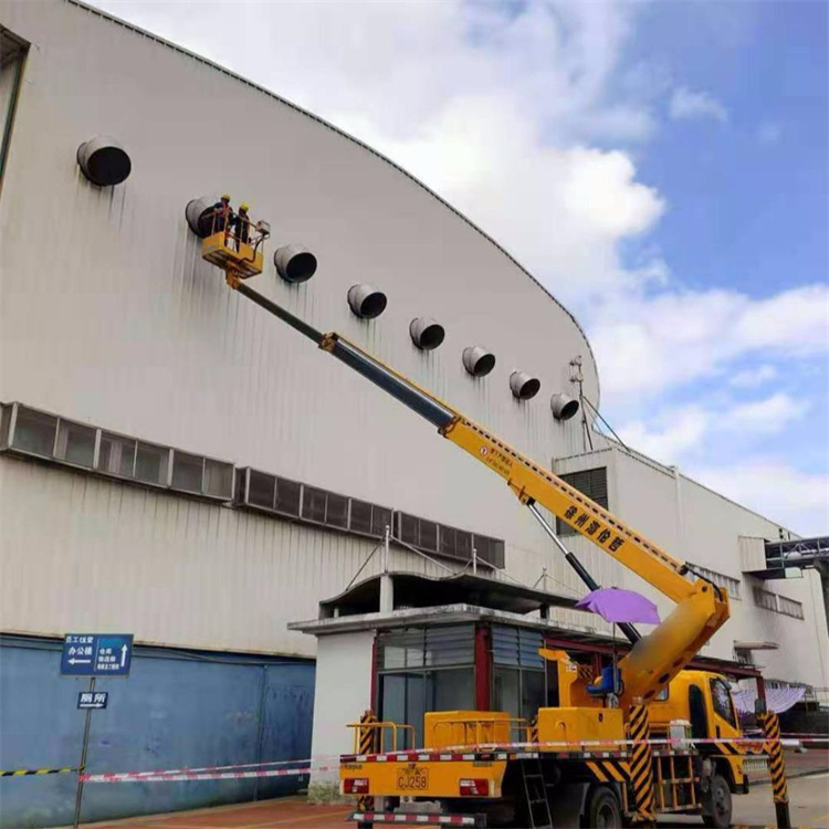 河东区街道高空作业车出租服务：专业广告牌安装解决方案