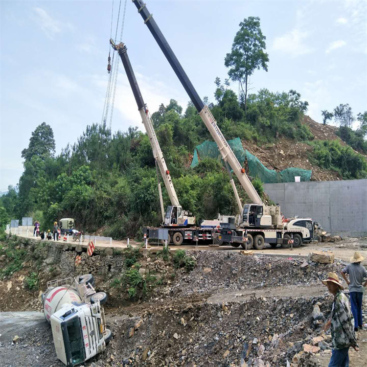 河东区街道汽车掉沟里叫吊车救援要多少钱